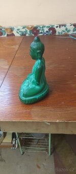 Soška Buddhy z malachitu. - 2
