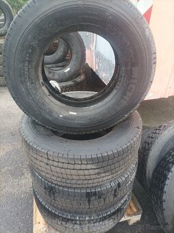 Pneu Michelin   245 70 17,5 - 2
