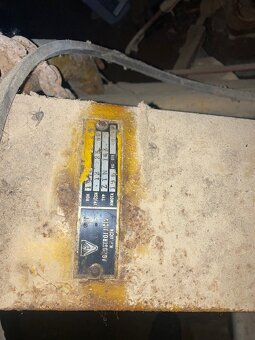 LIŠTOVÁ SEKAČKA NESENÁ ČÁP - 2