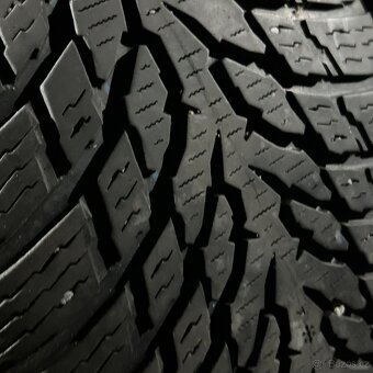 Zimní pneu 235/50 R17 100v Nokian 5,5mm - 2