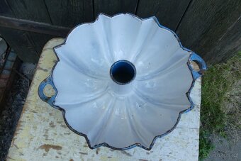 Stará litinová forma na bábovku, modrý smalt - 2