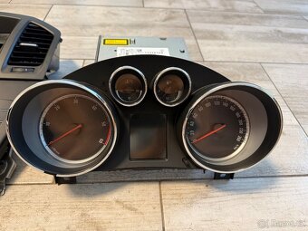 Zbytky Opel Insignia - 2