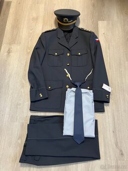 Vojenská modrá uniforma. - 2