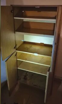 Skříň s policemi - 2