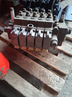 Rozvaděč Hydrauliky Jcb fastrac - 2