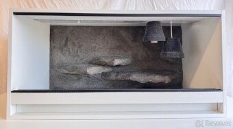 Nové terárium 100×50×50 cm s 3D makovým pozadím a květináči - 2