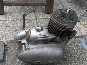 Jawa 250 Pérák-motor - 2