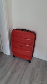 Velký kufr American Tourister – červený (cca 70×50×25 cm) - 2