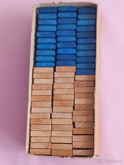 Dřevěné domino - dvoubarevné. - 2