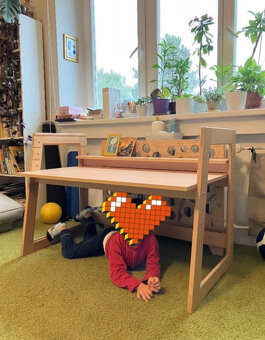 rostoucí stůl značky Jitro - 2