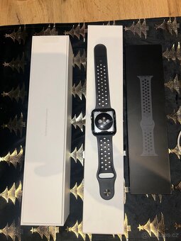 Apple Watch series 2, 42 mm +  balení + příslušenství - 2