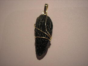 Zlatý přívěšek s vltavínem - 2
