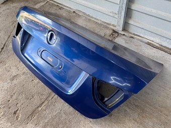 BMW E90 LCI Facelift kufr - 2