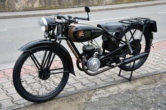 Historický motocykl Magnat Debon s krásnou patinou - 2