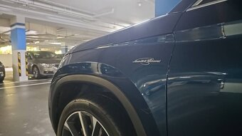 Nápis Laurin & Klement , chrom, zlatý, červený, čierny. - 2