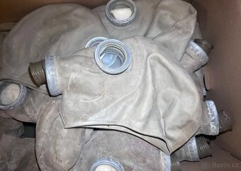 Sada starých plynových masek (100ks) - 2