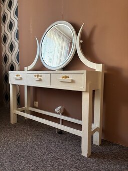 Toaletní stolek - starožitný - 2