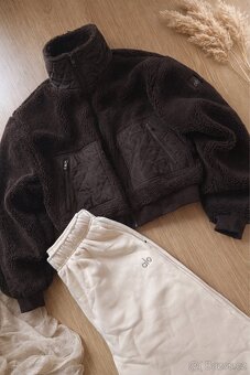 Hnědá teddy bunda/bomber Alo yoga - 2