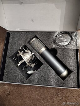 MXl Studiové mikrofony, 880 a 2001 -vada - 2