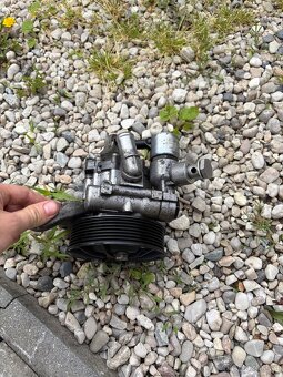 BMW E90/E91/E92/E93 N54 pumpa servo řízení - 2