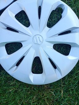 15"originál poklice Suzuki - 2