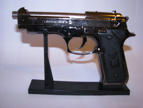 Pistole Beretta 9mm jako zapalovač - 2