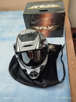 Přilba Fly Venom. - 2