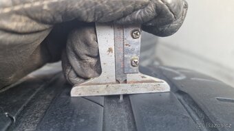 PRODÁM 4 LETNÍ PNEU HANKOOK 245/45/18 CENA JE ZA 4 KUSY PNEU - 2