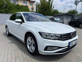 VW Passat 2.0 TSi 140kw 1. majitel ČR - jako nový - 2