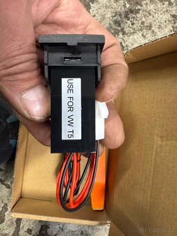 USB Zásuvka VW transporter/ multivan - 2