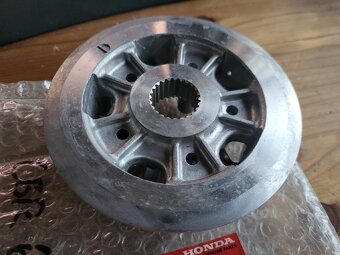 Honda CBR 600F4- unašeč spojky OEM 22120-MBW-000 - 2
