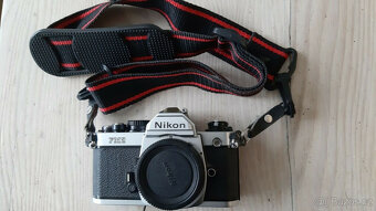 Nikon FM2 s 5 telekonvertory Nikon a prodlužovacím kroužkem - 2