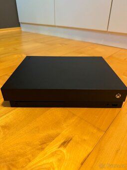 Microsoft Xbox One X, 1 TB - 2