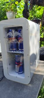 LEDNIČKA RED BULL - 2