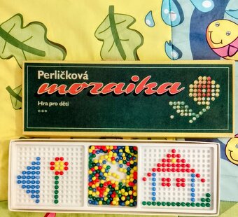 RETRO PERLIČKOVÁ MOZAIKA cca r. 1980 ŽELEZNOBRODSKÉ SKLO ZÁV - 2