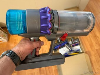 Tyčový vysavač Dyson Gen5detect v záruce - 2