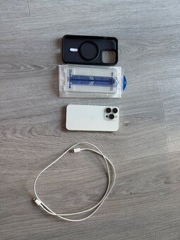 IPhone 13 Pro s krytem a tvrzeným sklem - 2
