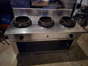 Sporák plynový se 3 hořáky WOK Casta - 2