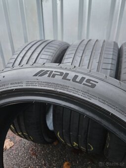 Letní pneu 235/40 R19 - 2