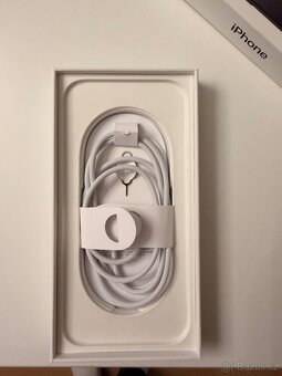 iPhone 16 Pro Max 256 GB Černý Titan - 2