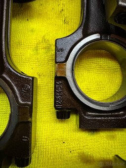 BMW E30 M20B25 pisty 256E - 2