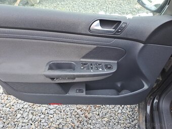 Volkswagen golf 5.  Barva lc9z LC9Z CERNA - 2