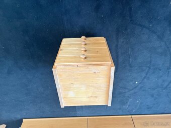 Stolek k posteli - 2