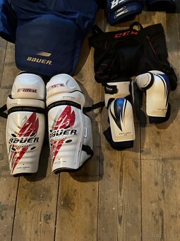 HOKEJOVA VYSTROJ BAUER - 2