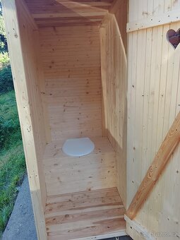 nová wc kadibudka - 2