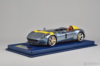 Ferrari Monza SP1 + vitrína 1:18 - 2