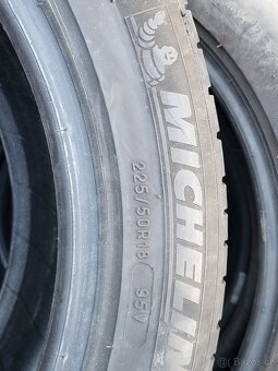 Prodám letní sadu pneu 225/50R18 Michelin - DOT 0322 - 2