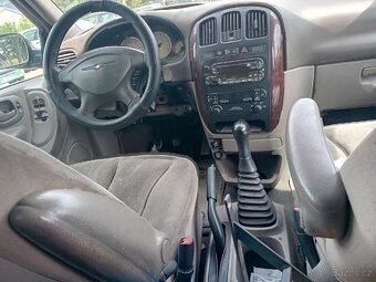 Prodám Chrysler Voyager 2,5 CRD 7 mistne - 2