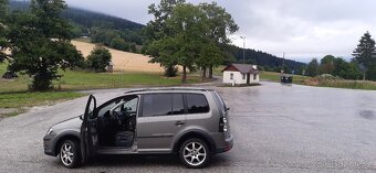 VW touran cross 1,9 tdi 77kw. - 2