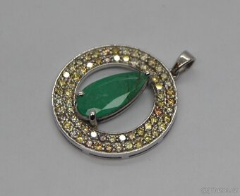 Zlatý přívěsek s brilianty a smaragdem - 2